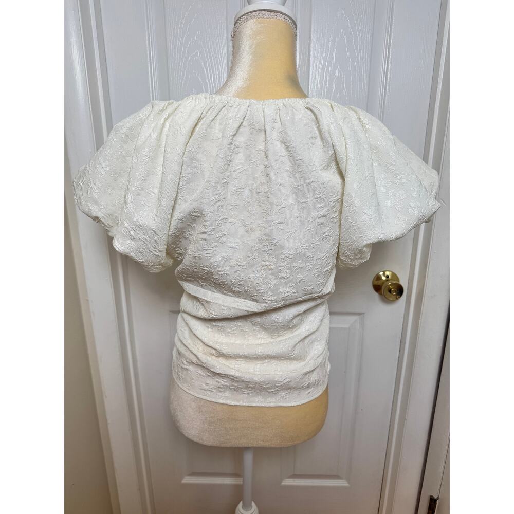 ASTR The Label White Floral Rouched Front-Clip Closed Puff Sleeve Top in Large - Picture 5 of 8
